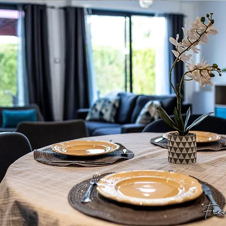 Magny's Oasis - Disneyland 5min - Private Parking - Terrace & Garden Holiday home